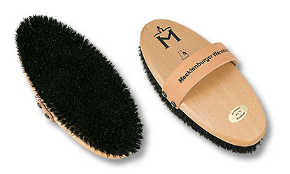 horse grooming brush Mecklenburger Warmblut